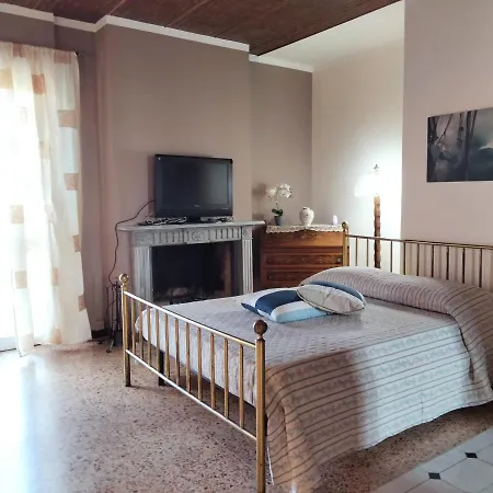 Huit * Turin
